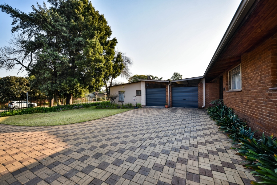 4 Bedroom Property for Sale in Waverley Gauteng