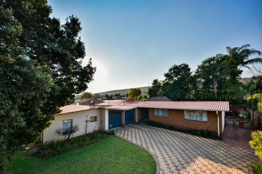 4 Bedroom Property for Sale in Waverley Gauteng