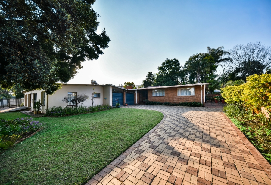 4 Bedroom Property for Sale in Waverley Gauteng