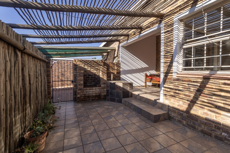 To Let 1 Bedroom Property for Rent in Garsfontein Gauteng