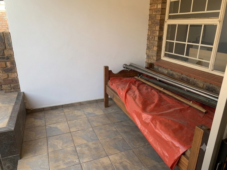 To Let 1 Bedroom Property for Rent in Garsfontein Gauteng
