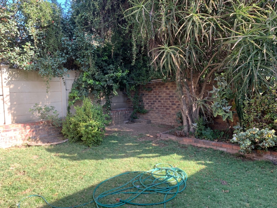 To Let 1 Bedroom Property for Rent in Garsfontein Gauteng