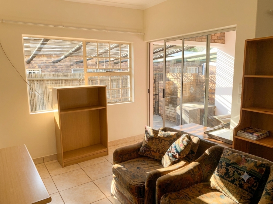 To Let 1 Bedroom Property for Rent in Garsfontein Gauteng