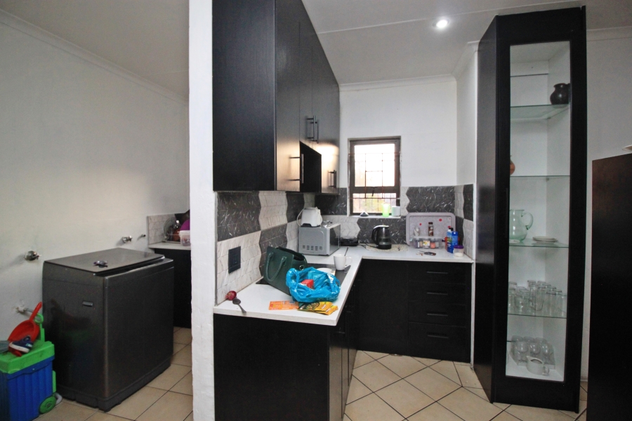 To Let 2 Bedroom Property for Rent in Sunnyrock Gauteng