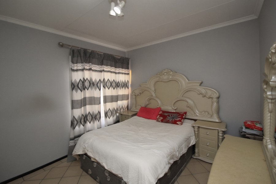 To Let 2 Bedroom Property for Rent in Sunnyrock Gauteng