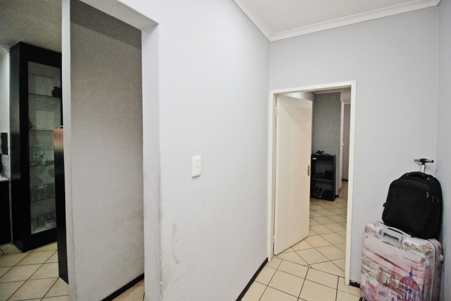 To Let 2 Bedroom Property for Rent in Sunnyrock Gauteng