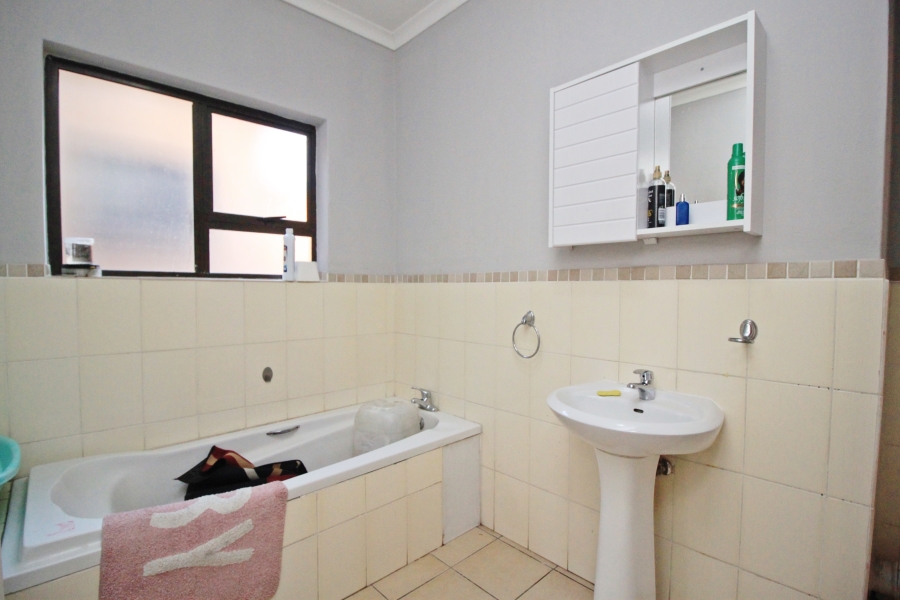 To Let 2 Bedroom Property for Rent in Sunnyrock Gauteng