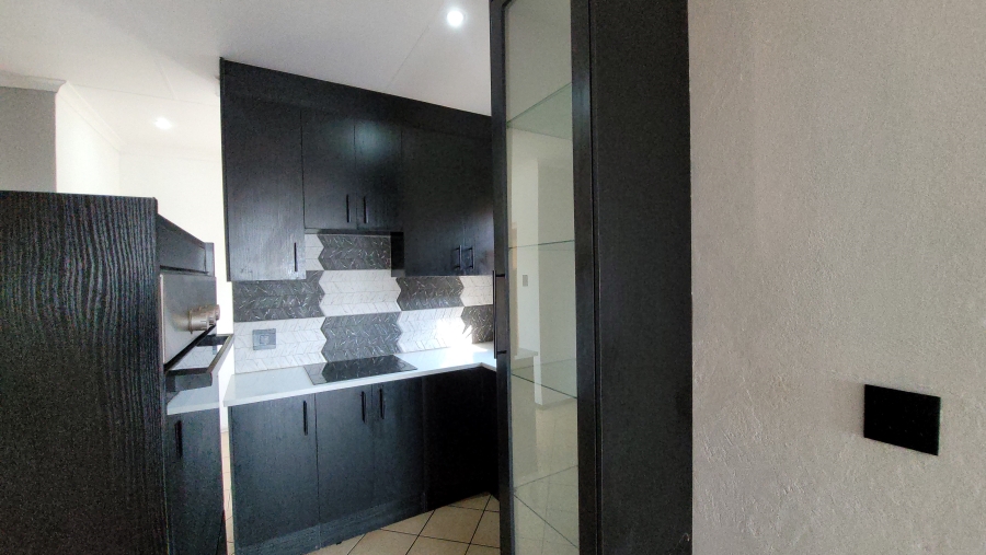To Let 2 Bedroom Property for Rent in Sunnyrock Gauteng