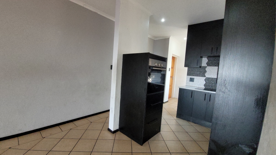 To Let 2 Bedroom Property for Rent in Sunnyrock Gauteng