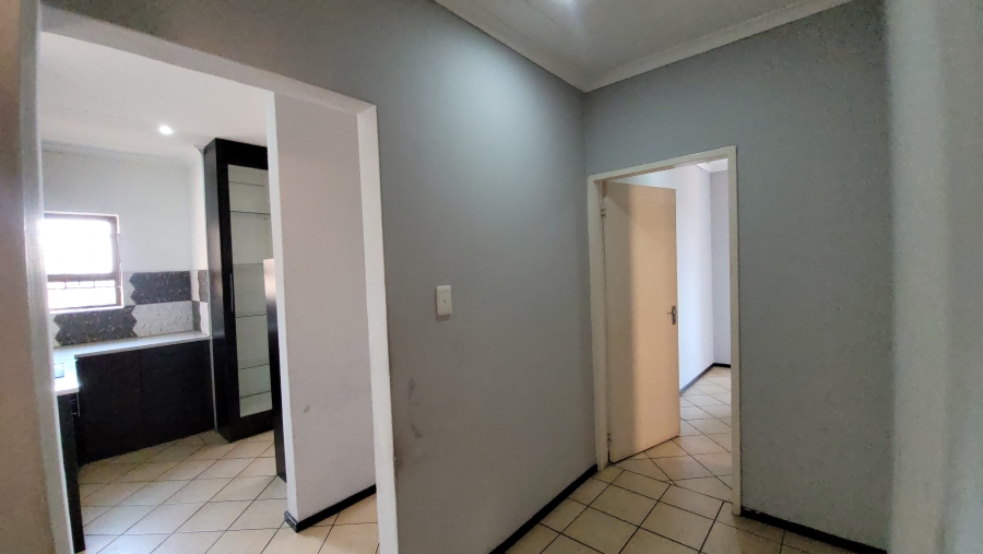 To Let 2 Bedroom Property for Rent in Sunnyrock Gauteng