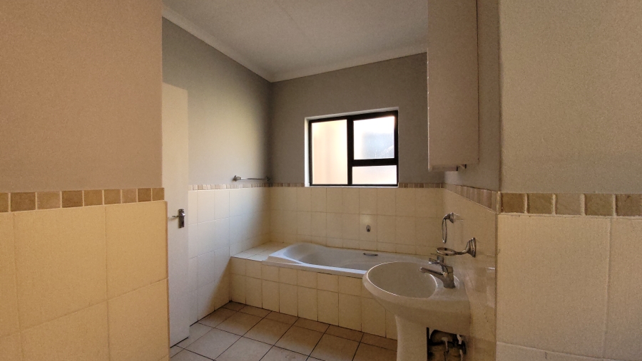 To Let 2 Bedroom Property for Rent in Sunnyrock Gauteng