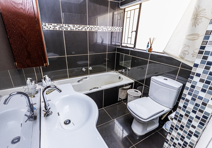 4 Bedroom Property for Sale in Lyttelton Manor Gauteng