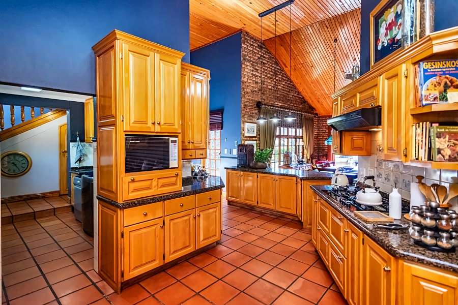 4 Bedroom Property for Sale in Eldoraigne Gauteng