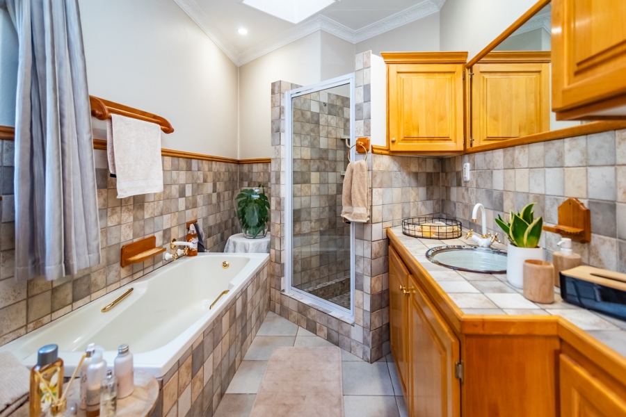 4 Bedroom Property for Sale in Eldoraigne Gauteng