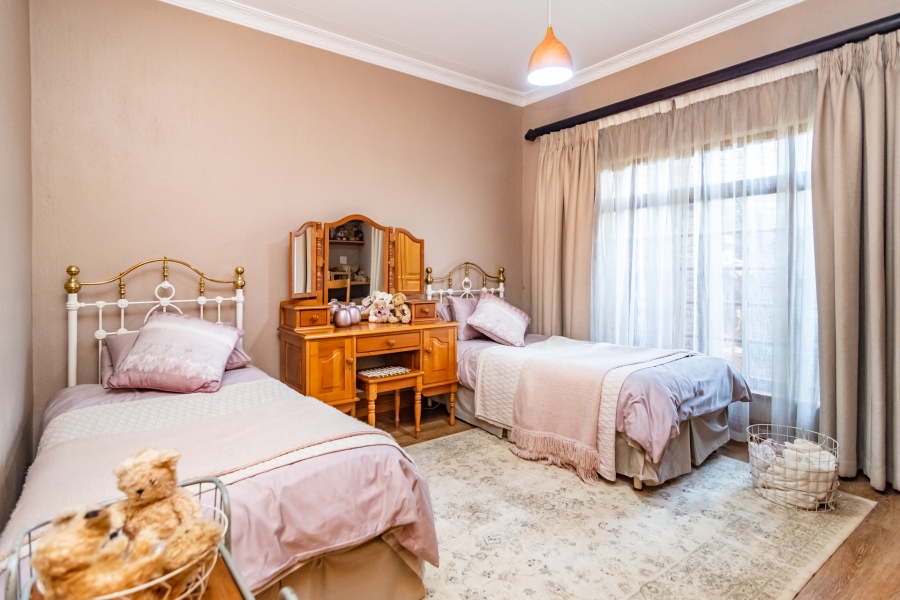 4 Bedroom Property for Sale in Eldoraigne Gauteng