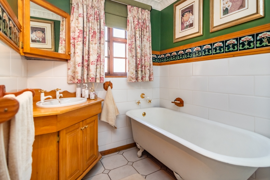 4 Bedroom Property for Sale in Eldoraigne Gauteng