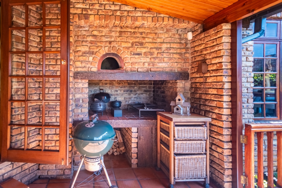 4 Bedroom Property for Sale in Eldoraigne Gauteng