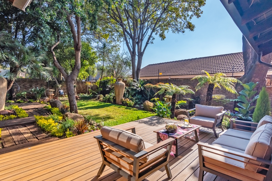 4 Bedroom Property for Sale in Eldoraigne Gauteng