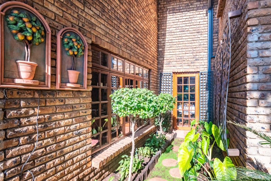 4 Bedroom Property for Sale in Eldoraigne Gauteng