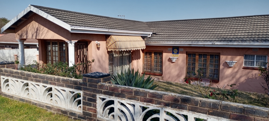 3 Bedroom Property for Sale in Bosmont Gauteng