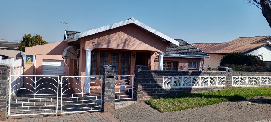 3 Bedroom Property for Sale in Bosmont Gauteng