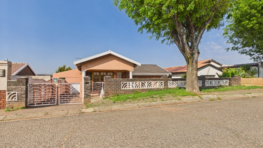 3 Bedroom Property for Sale in Bosmont Gauteng