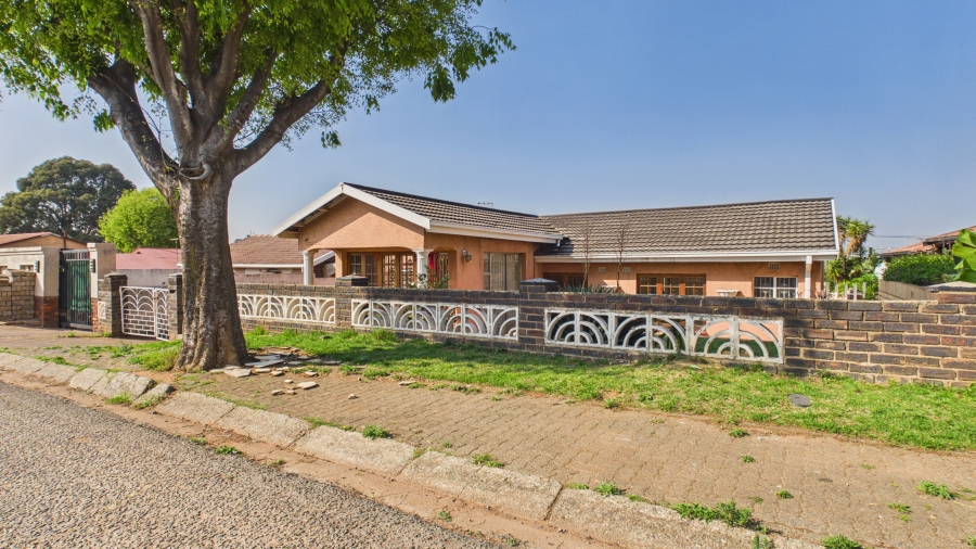 3 Bedroom Property for Sale in Bosmont Gauteng