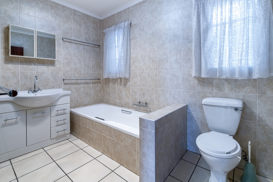 2 Bedroom Property for Sale in Die Wilgers Gauteng