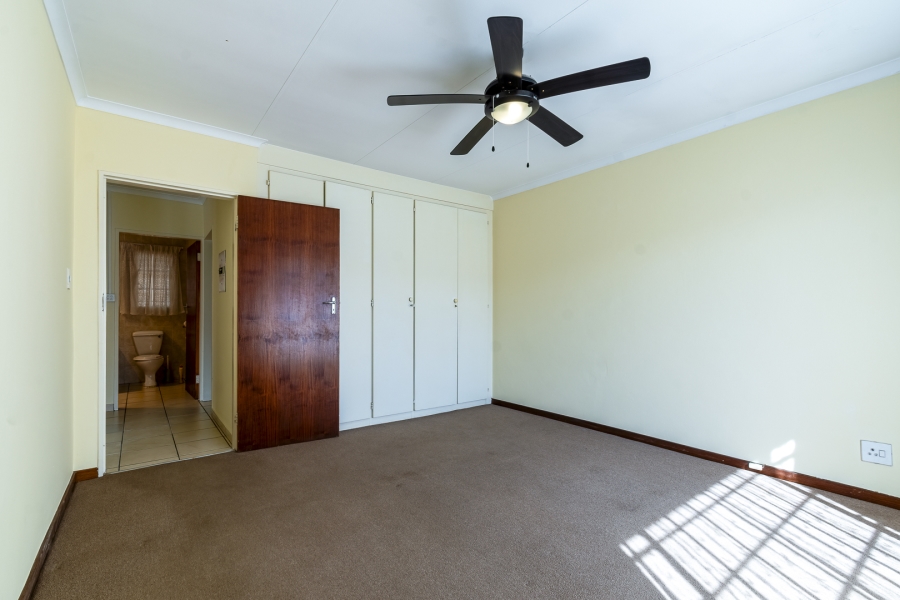 2 Bedroom Property for Sale in Die Wilgers Gauteng