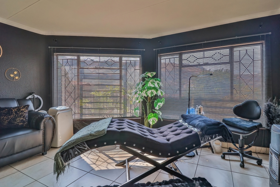 3 Bedroom Property for Sale in Bassonia Gauteng