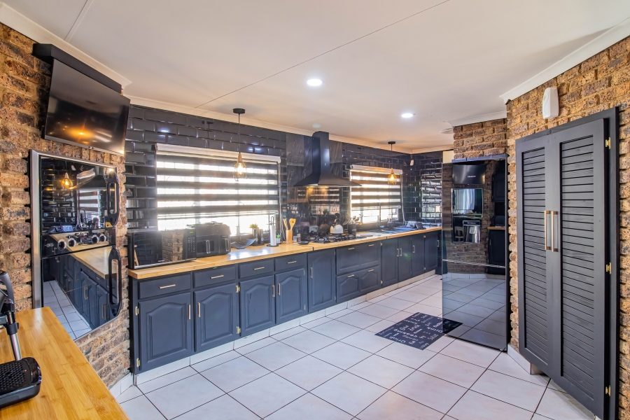 3 Bedroom Property for Sale in Bassonia Gauteng