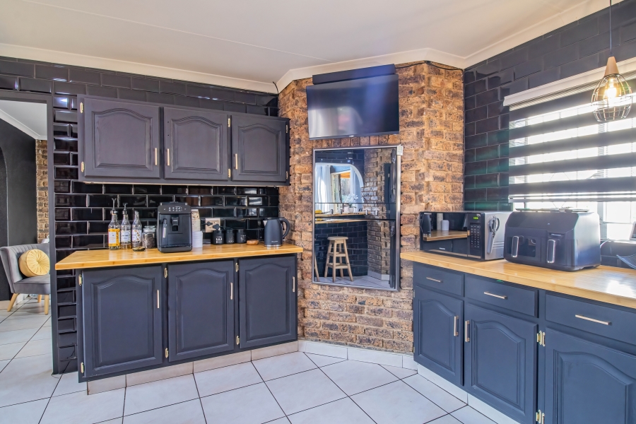 3 Bedroom Property for Sale in Bassonia Gauteng