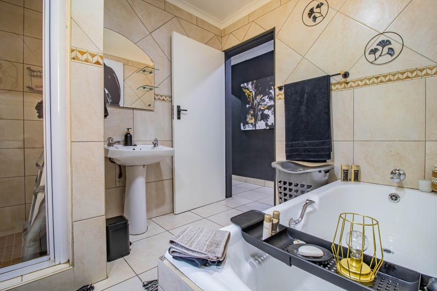 3 Bedroom Property for Sale in Bassonia Gauteng