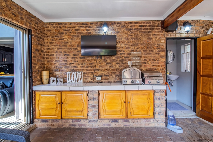 3 Bedroom Property for Sale in Bassonia Gauteng