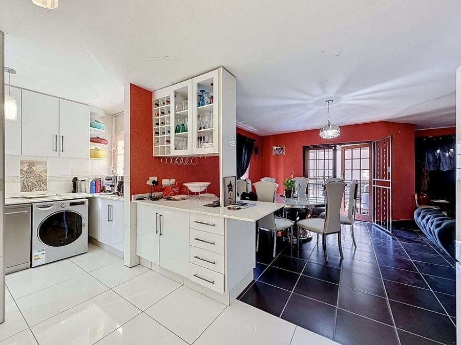 3 Bedroom Property for Sale in Equestria Gauteng