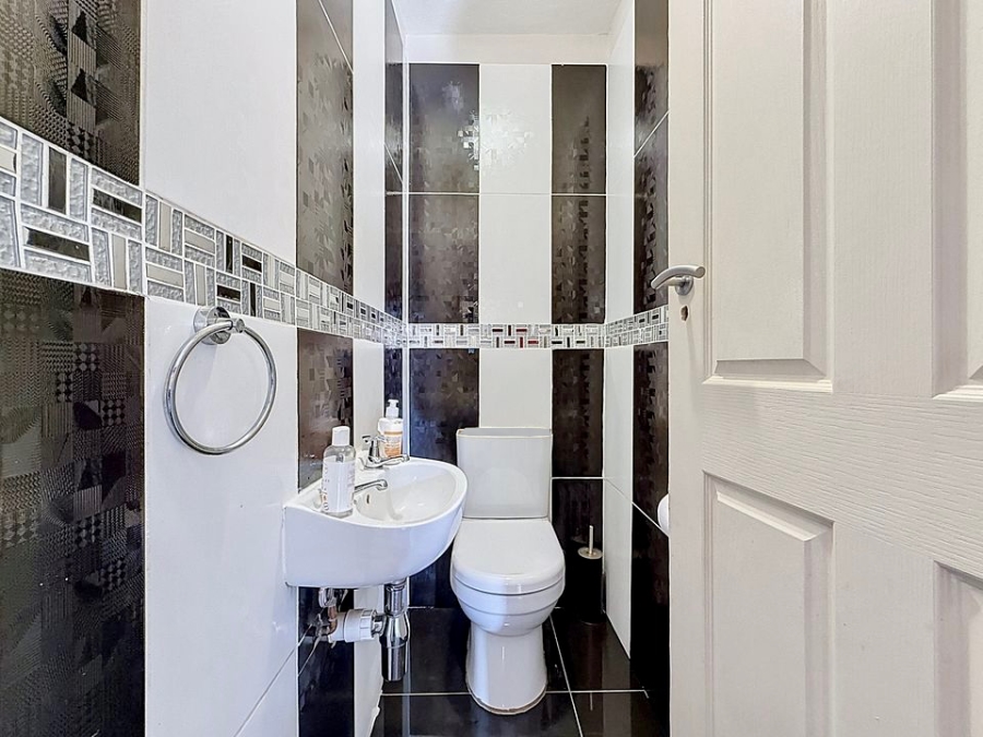 3 Bedroom Property for Sale in Equestria Gauteng