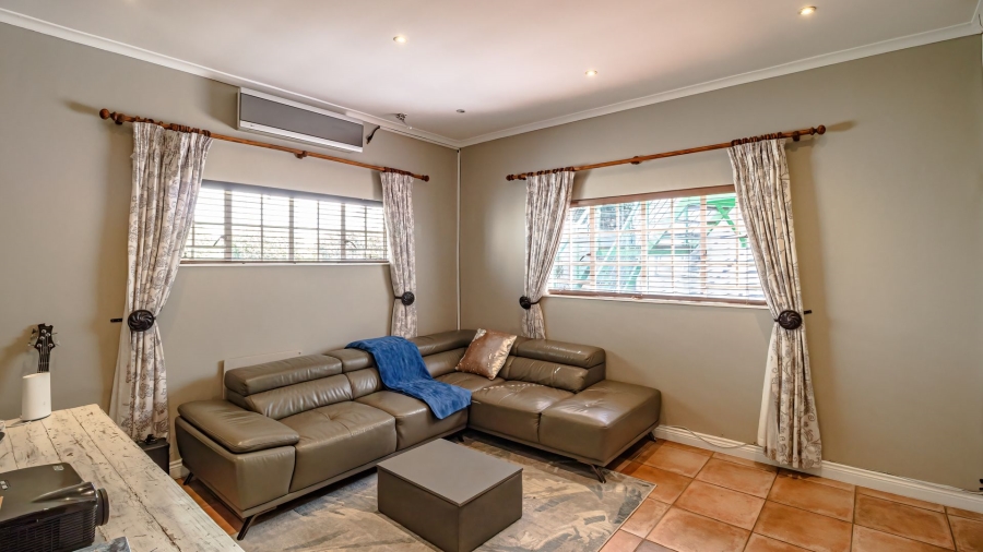 4 Bedroom Property for Sale in Hurlingham Manor Gauteng