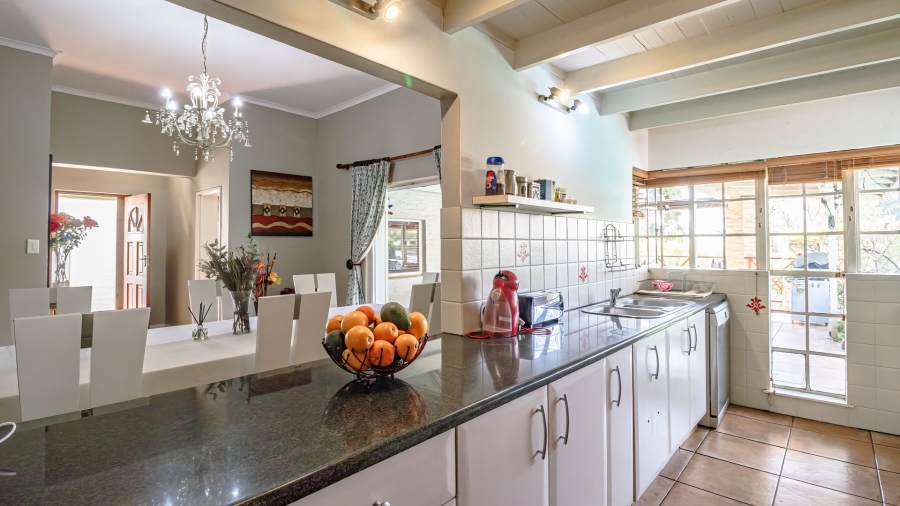 4 Bedroom Property for Sale in Hurlingham Manor Gauteng