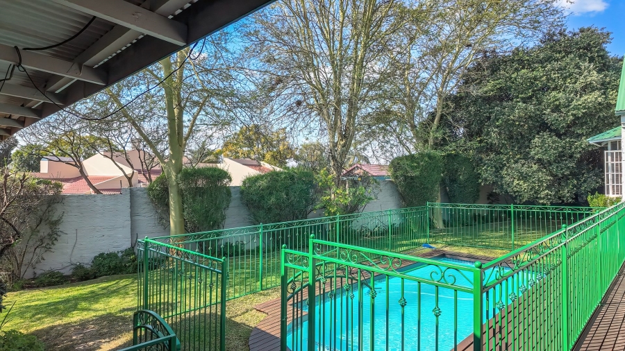4 Bedroom Property for Sale in Hurlingham Manor Gauteng