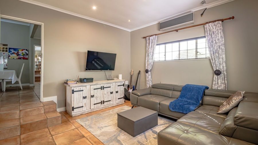 4 Bedroom Property for Sale in Hurlingham Manor Gauteng