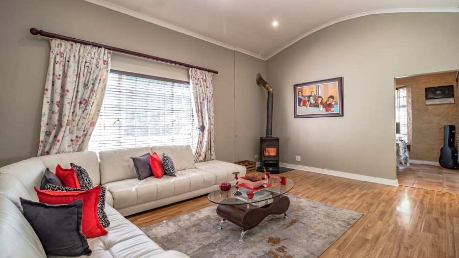 4 Bedroom Property for Sale in Hurlingham Manor Gauteng