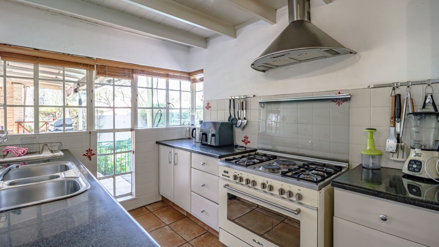 4 Bedroom Property for Sale in Hurlingham Manor Gauteng