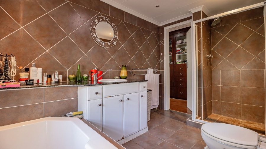 4 Bedroom Property for Sale in Hurlingham Manor Gauteng