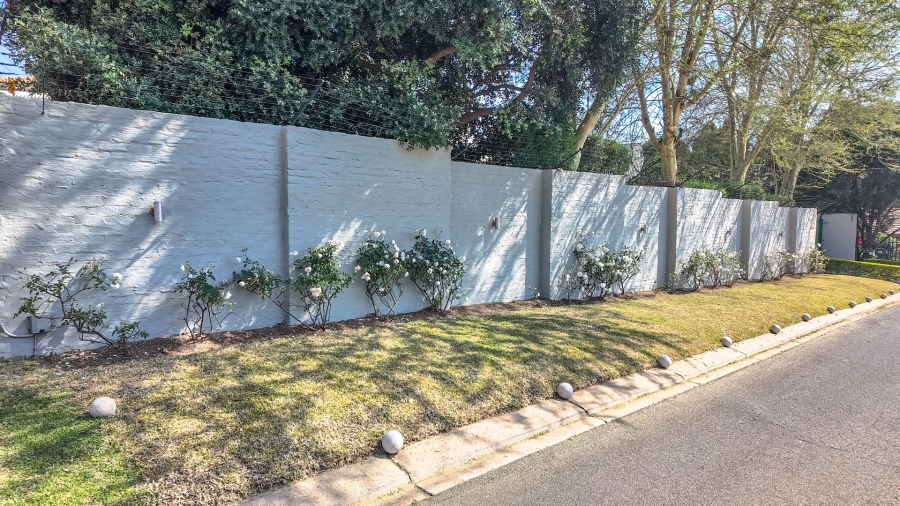 4 Bedroom Property for Sale in Hurlingham Manor Gauteng