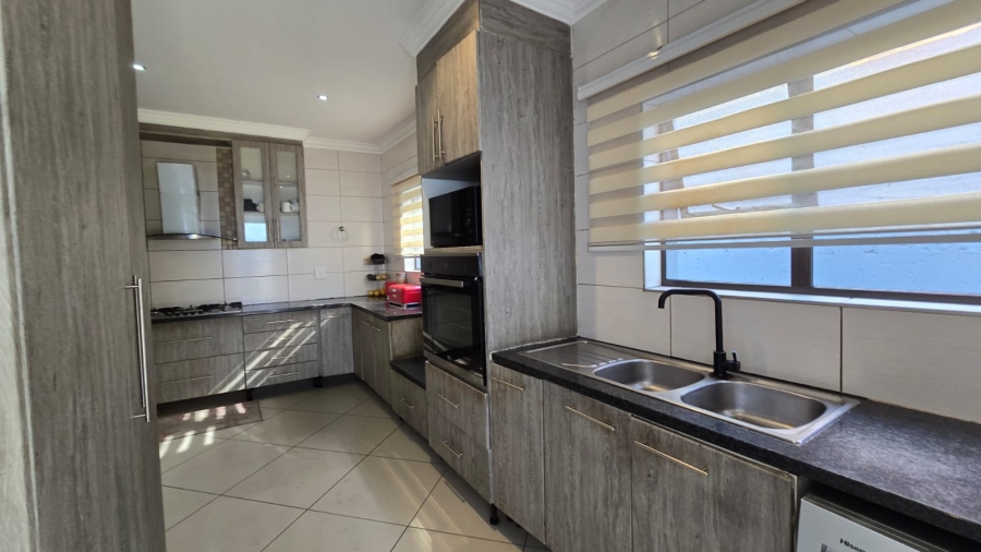 4 Bedroom Property for Sale in South Crest Gauteng