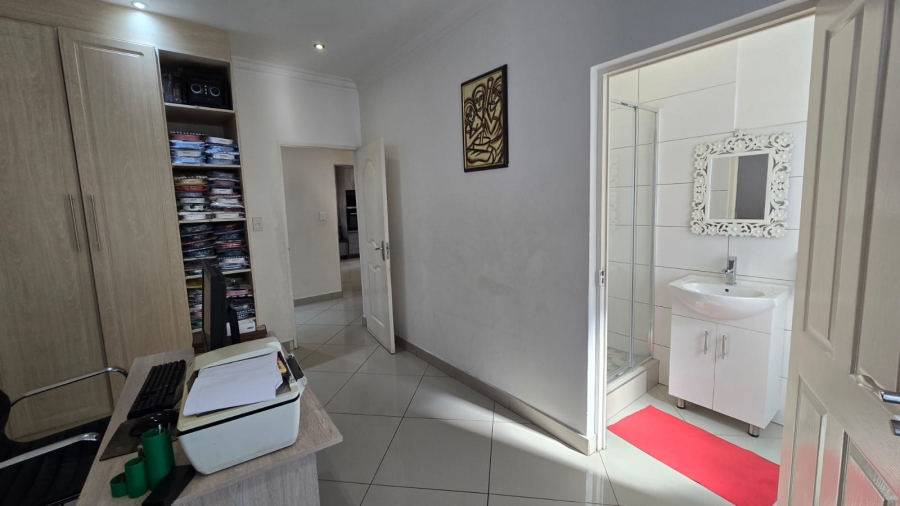 4 Bedroom Property for Sale in South Crest Gauteng