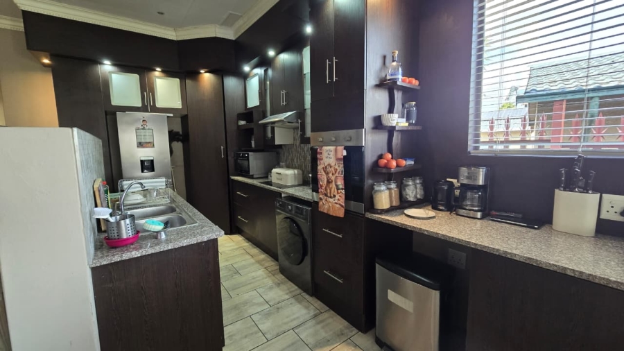 4 Bedroom Property for Sale in Verwoerdpark Gauteng