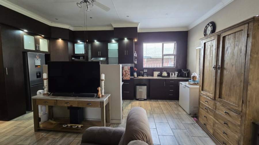 4 Bedroom Property for Sale in Verwoerdpark Gauteng