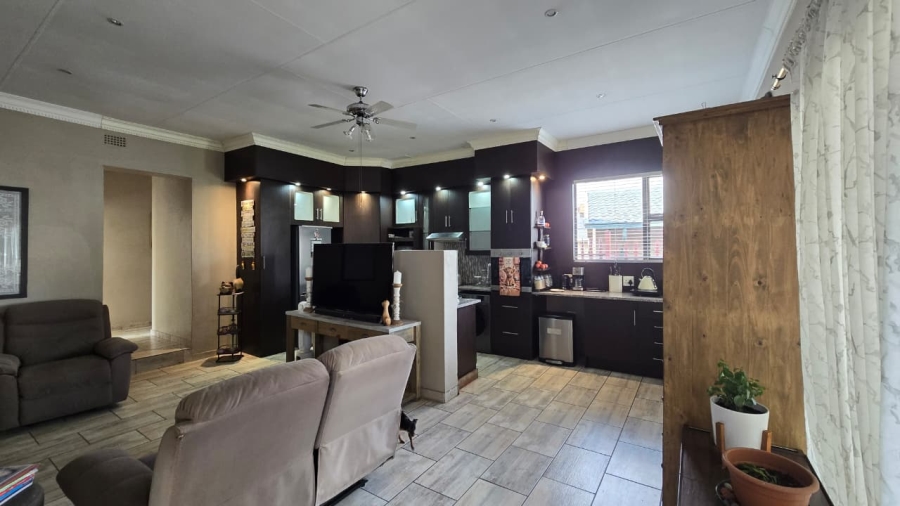 4 Bedroom Property for Sale in Verwoerdpark Gauteng