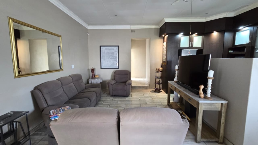 4 Bedroom Property for Sale in Verwoerdpark Gauteng